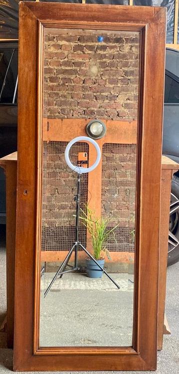 Ancien miroir.  En chêne, Enlèvement