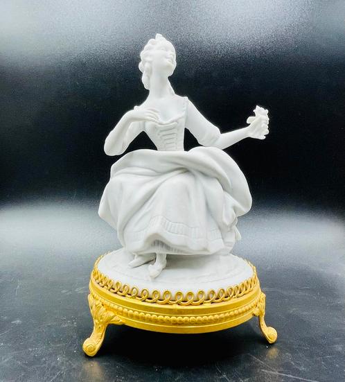 Belle figurine en biscuit Unter Weiss Bach Made In GDR, Collections, Statues & Figurines, Comme neuf, Enlèvement