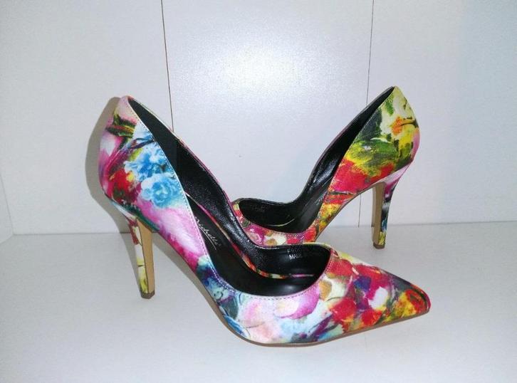 Satijnen pumps met bloemenpatroon en hoge hakken - 37, Kleding | Dames, Schoenen, Nieuw, Pumps, Roze, Verzenden