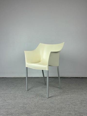 Chaise Kartell vintage  disponible aux enchères