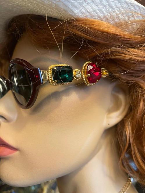 Vintage Moschino by Persol dames zonnebril strass M268, Handtassen en Accessoires, Zonnebrillen en Brillen | Dames, Zo goed als nieuw