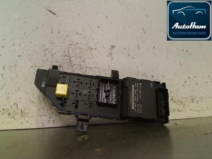 ZEKERINGKAST Opel Vectra C (01-2002/12-2010), Auto-onderdelen, Elektronica en Kabels, Opel, Gebruikt