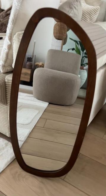 Miroir en bois / forme organique  beschikbaar voor biedingen