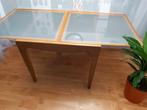 Italiaanse moderne eettafel met glazen blad. Gemaakt van hoo, Huis en Inrichting, Tafels | Salontafels, Ophalen of Verzenden, Zo goed als nieuw