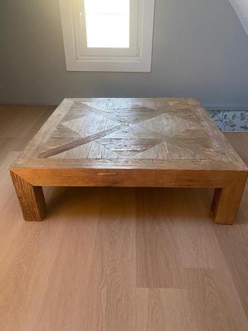 Houten salontafel beschikbaar voor biedingen