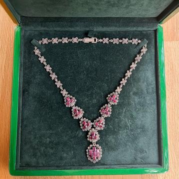 Zilver collier met robijnen beschikbaar voor biedingen