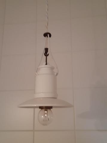 3 hanglampen in porcelein beschikbaar voor biedingen
