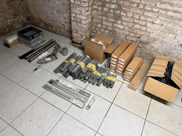 Meubelbeslag blum & hettich, Doe-het-zelf en Bouw, IJzerwaren en Bevestigingsmiddelen, Zo goed als nieuw, Overige typen, Inox