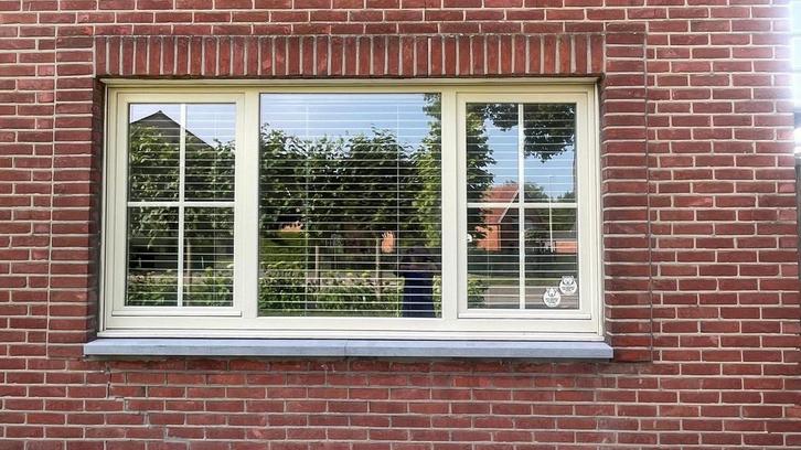 3 PVC ramen Deceuninck RAL 9001, Doe-het-zelf en Bouw, Raamkozijnen en Schuifdeuren, Zo goed als nieuw, Ophalen