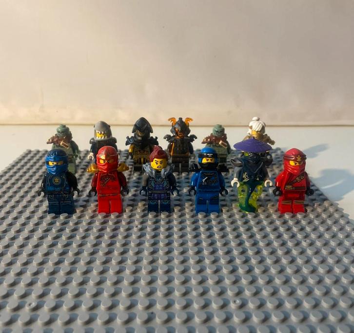 12 Lego Ninjago Minifiguren Lot, Kinderen en Baby's, Speelgoed | Duplo en Lego, Zo goed als nieuw, Lego, Losse stenen, Ophalen of Verzenden