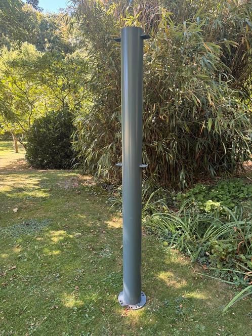 Zware metalen buis op voet met bevestigingspatten, Doe-het-zelf en Bouw, Overige Doe-Het-Zelf en Bouw, Zo goed als nieuw, Ophalen