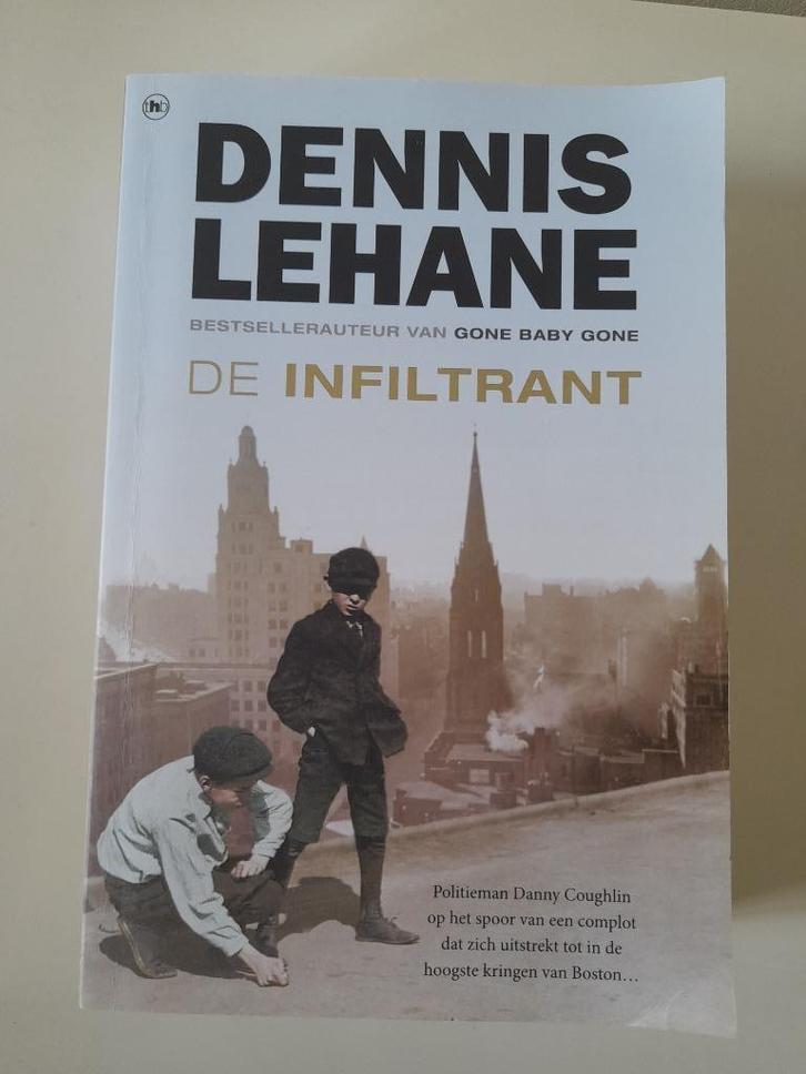 Dennis Lehane - De Infiltrant, Boeken, Thrillers, Zo goed als nieuw, Ophalen of Verzenden