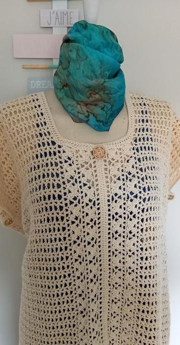 Handgehaakte blouse beschikbaar voor biedingen