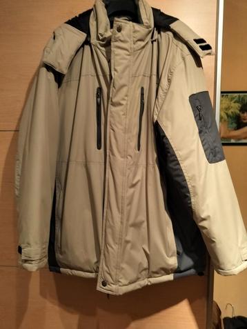 Zeer Warme herenjas  , maat 56 Italiaans beschikbaar voor biedingen