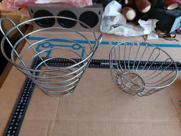Fruit mand (2x)       µv beschikbaar voor biedingen