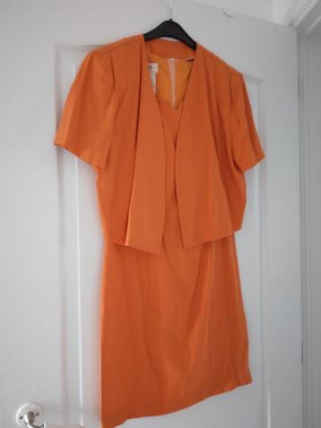 Ensemble orange Vintage 80' pour une rentrée colorée!
Ensemb beschikbaar voor biedingen