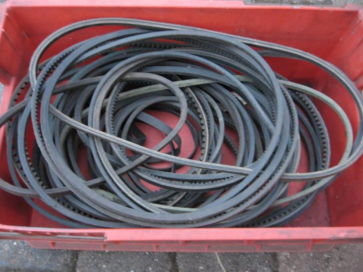 Lots de 115 courroies pour tracteur tondeuse , tondeuse, Jardin & Terrasse, Tondeuses à gazon, Comme neuf, Tondeuses à gazon à essence