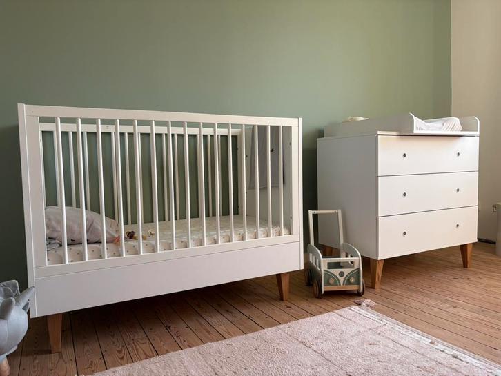 Kinderkamer Childwood: bed + matras + commode + kussen, Kinderen en Baby's, Kinderkamer | Complete kinderkamers, Gebruikt, Jongetje of Meisje