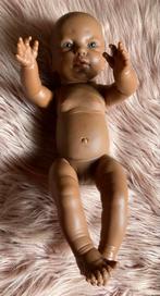 Getinte babypop meisje., Kinderen en Baby's, Ophalen of Verzenden, Zo goed als nieuw, Babypop