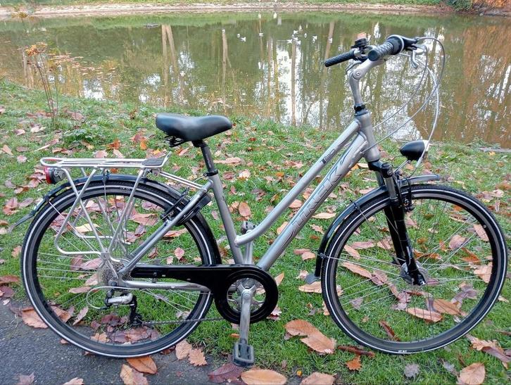 Damesfiets/meisjesfiets 28 inch/7V met slot en vering, Fietsen en Brommers, Fietsen | Dames | Sportfietsen en Toerfietsen, Zo goed als nieuw