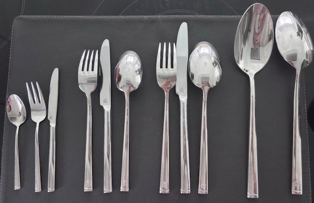 122 Couverts 18/10 marque Bk Waal, Maison & Meubles, Cuisine | Couverts, Enlèvement