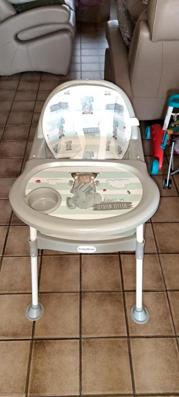 Baby eetstoel beschikbaar voor biedingen