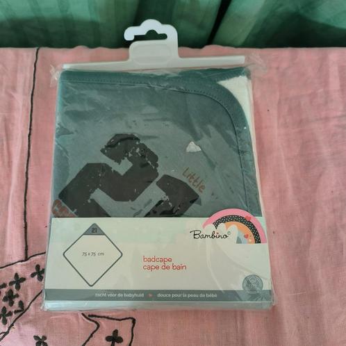 Baby badcape van merk "Bambina" (75cm*75cm), Kinderen en Baby's, Badjes en Verzorging, Nieuw, Overige typen, Overige merken, Ophalen