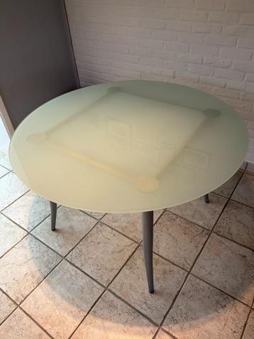 Ronde glazen tafel  beschikbaar voor biedingen