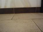 recherche 12 plinthes brunes et 3 blanches hauteur 8cm, Ophalen, Zo goed als nieuw, Plinten
