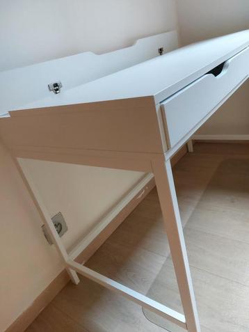 Bureau  beschikbaar voor biedingen