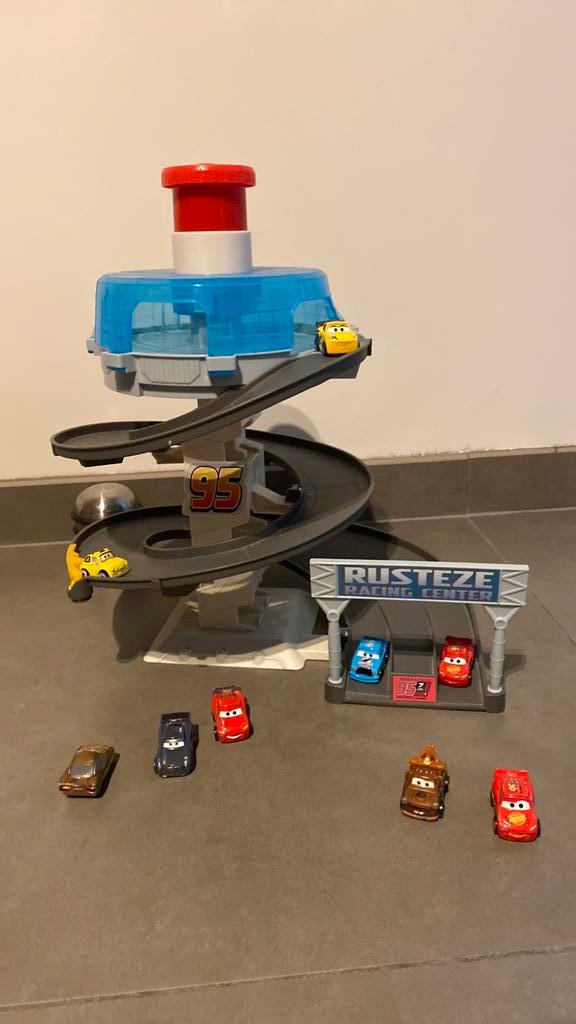 Cars rusteze racing center, Kinderen en Baby's, Speelgoed | Racebanen, Ophalen