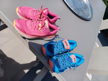 Twee paar sportschoenen dames. beschikbaar voor biedingen
