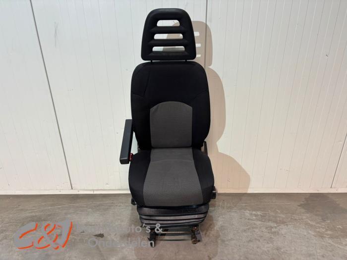 Stoel links van een Iveco New Daily, Auto-onderdelen, Interieur en Bekleding, Overige automerken, Gebruikt, 3 maanden garantie