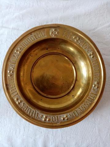 Gotische Engelse koperen offerschaal 1900s 25,50cm beschikbaar voor biedingen