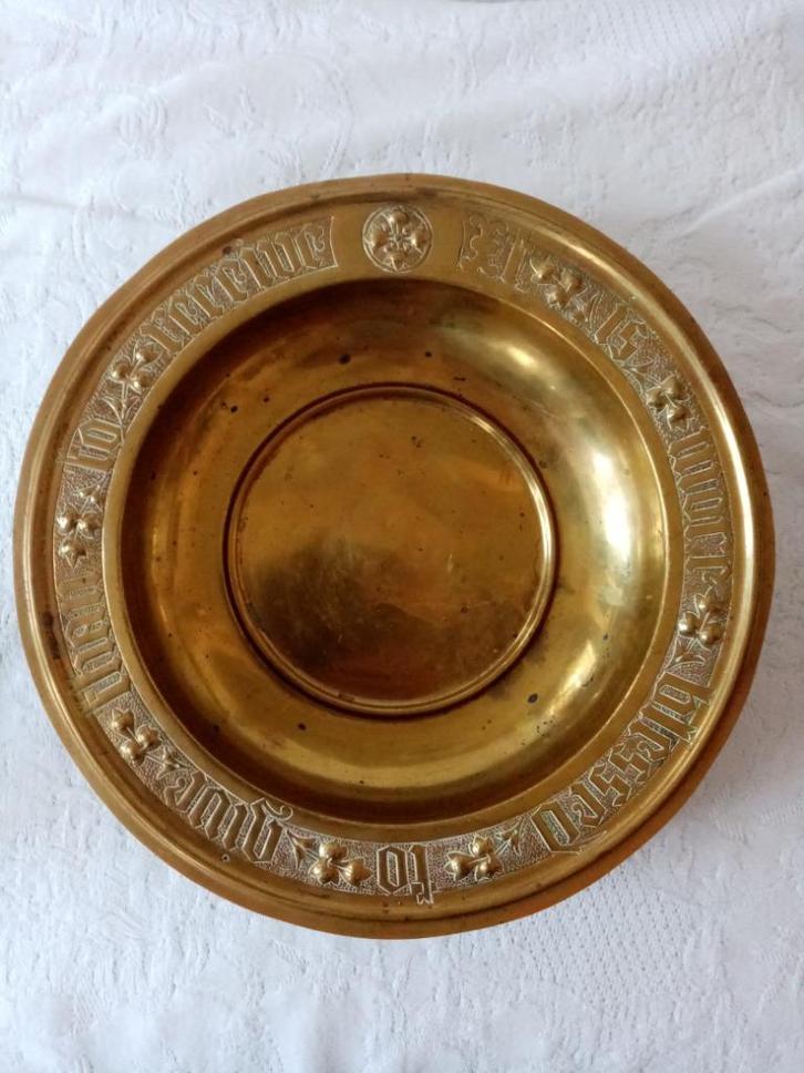 Gotische Engelse koperen offerschaal 1900s 25,50cm, Antiek en Kunst, Antiek | Brons en Koper, Brons, Ophalen of Verzenden