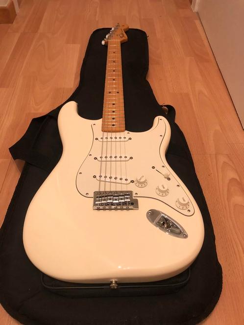 Fender stratocaster Olympic White. Nieuwstaat., Muziek en Instrumenten, Snaarinstrumenten | Gitaren | Elektrisch, Zo goed als nieuw