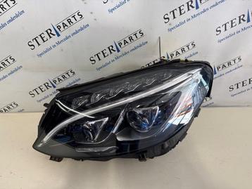 Koplamp links van een Mercedes C-Klasse beschikbaar voor biedingen
