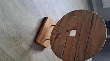 Houten cirkel beschikbaar voor biedingen