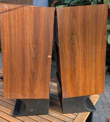 Kunststof voeten voor luidsprekers 31cm breed beschikbaar voor biedingen