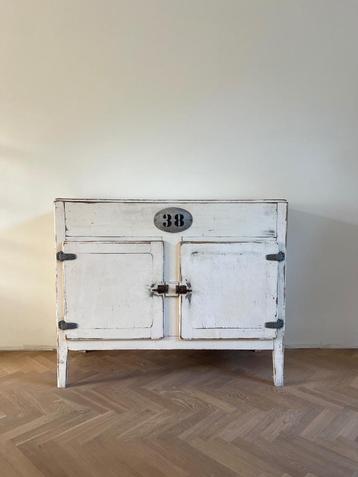 Kast - Industrial look beschikbaar voor biedingen