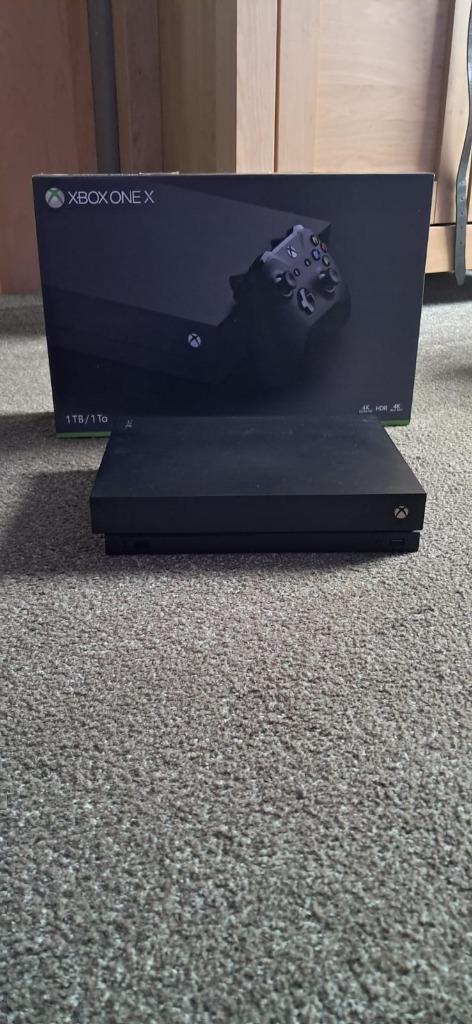 Xbox One X Met Forza Horizon 4 en Forza Motorsport 7, Games en Spelcomputers, Spelcomputers | Xbox One, Gebruikt, Xbox One, 1 TB