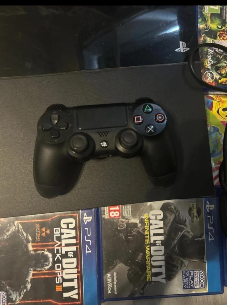 Playstation 4 + 11 bijhorende spelletjes en controler, Games en Spelcomputers, Spelcomputers | Sony PlayStation 4, Zo goed als nieuw