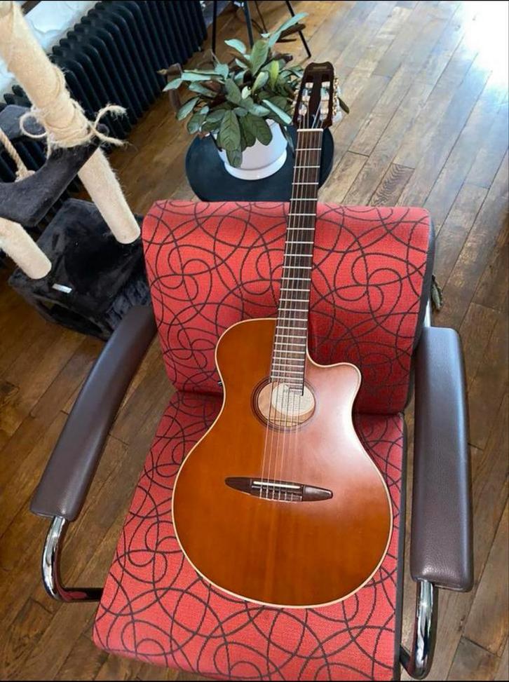 Yamaha APX-6NA, Muziek en Instrumenten, Snaarinstrumenten | Gitaren | Akoestisch, Zo goed als nieuw, Ophalen