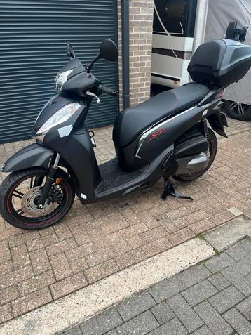 Honda SH 300i met 1500 km beschikbaar voor biedingen