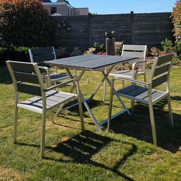 Tuinset : tafel en 4 stoelen beschikbaar voor biedingen