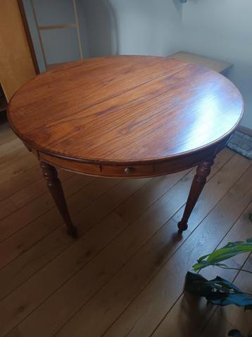 Prachtige oude tafel  beschikbaar voor biedingen