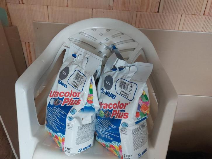 Mapei Ultracolor Plus 174 Tornado Grijs/Tornado Grey, Doe-het-zelf en Bouw, Plinten en Afwerking, Ophalen