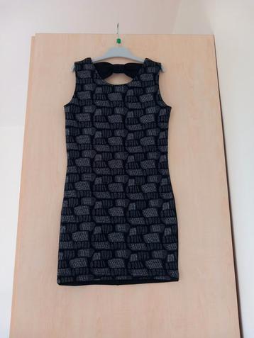 Zwart kleedje met patroon maat 140 Bel&bo, als nieuw beschikbaar voor biedingen