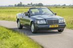 Mercedes-Benz E 220  W124 / A124 E220 Cabriolet 1996, Auto's, Zwart, Cabriolet, Blauw, Bedrijf