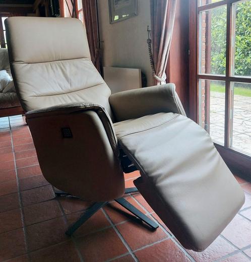 Lederen relaxzetel model Zeus kleur Trufa, Huis en Inrichting, Zetels | Zetels, Zo goed als nieuw, Eenpersoons, Leer, Ophalen